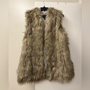 NWOT - Banana Republic Faux Fur Vest in Brown, size Small